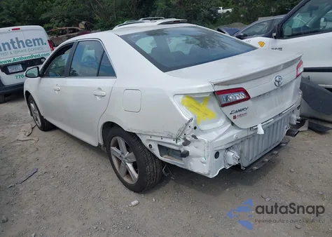 2014 Toyota Camry Se z USA, uszkodzony, nr VIN 4T1BF1FK2EU467213